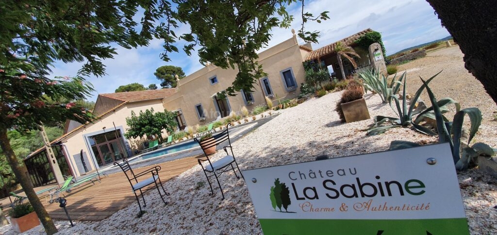 Piscine béton 12x3m Chateau la Sabine Saint Laurent de la Cabrerisse