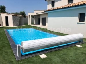 Piscine béton 9x4m PVC armé bleu au Cap d'Agde