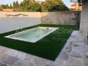 Piscine coque 4,2x2,3m et gazon synthétique à Narbonne