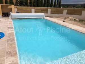 Piscine coque Floride 8x4m et volet hors-sol à Talairan