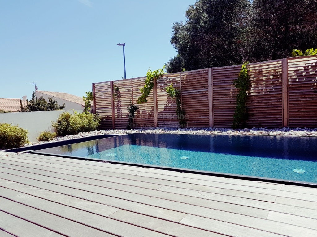 Piscine miroir 8x3m avec volet sous plage Narbonne