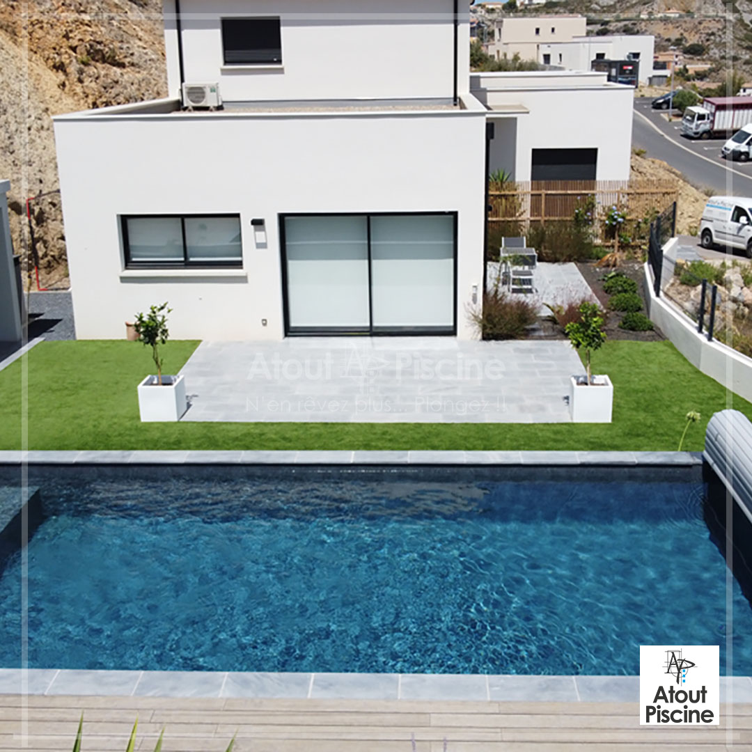 Construction piscine béton et pool house, terrasses et aménagement extérieur à Narbonne