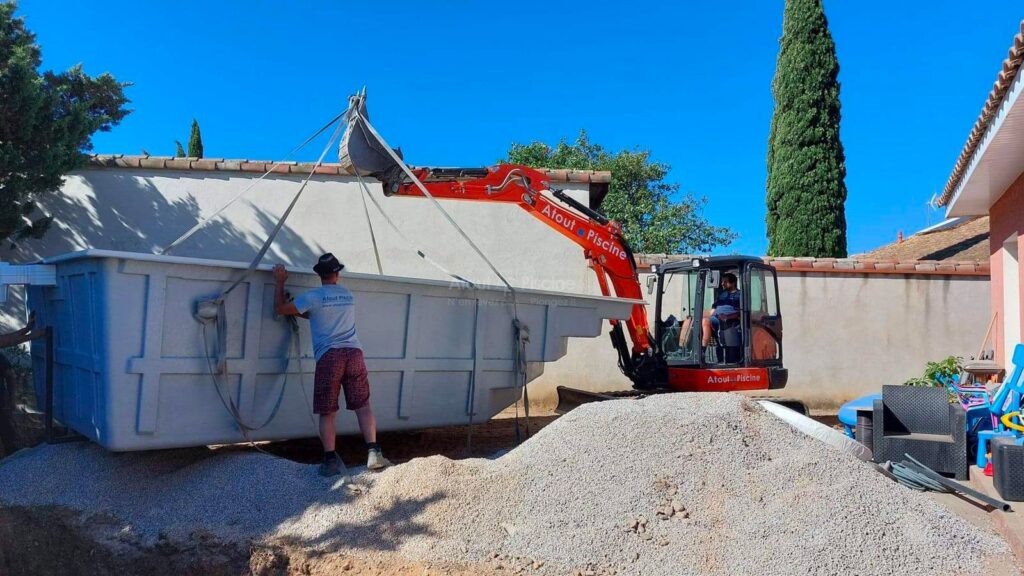 Livraison et dépose piscine coque